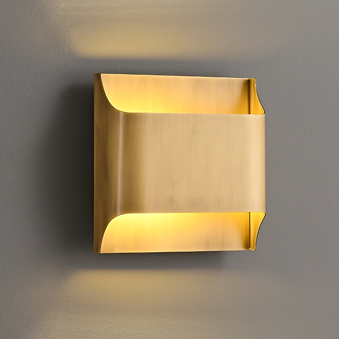 Lelo Messing Wandlamp