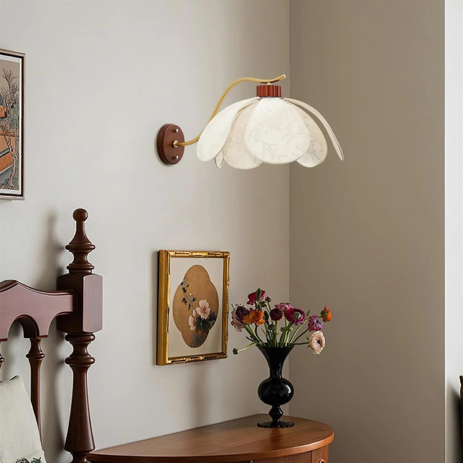 Lampada da parete a fiore Dolenna