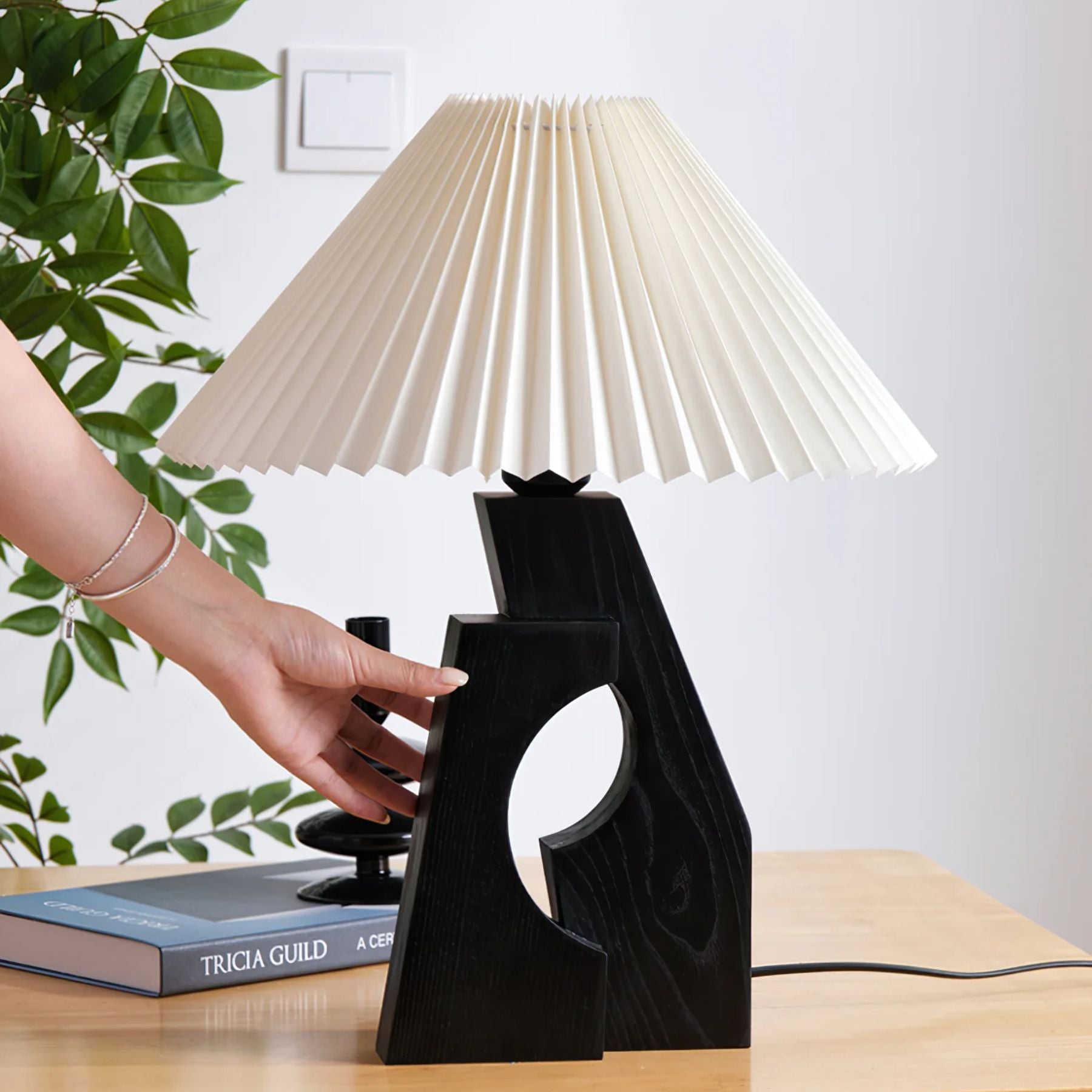 Lampada da tavolo Zelayn scanalata