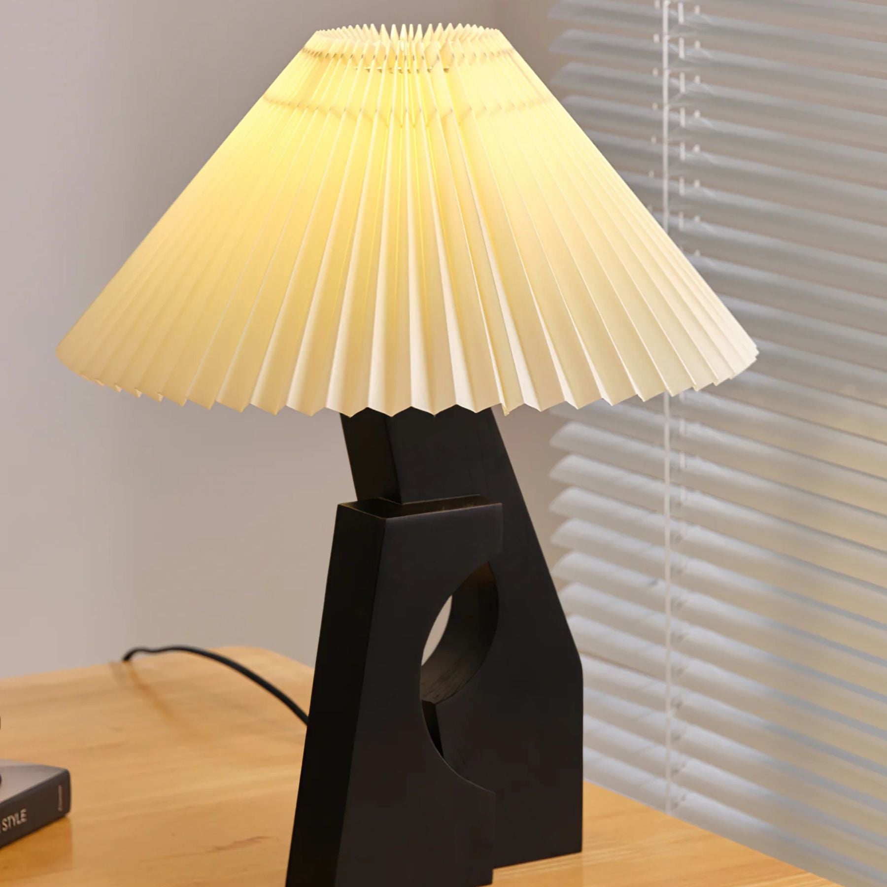 Lampada da tavolo Zelayn scanalata