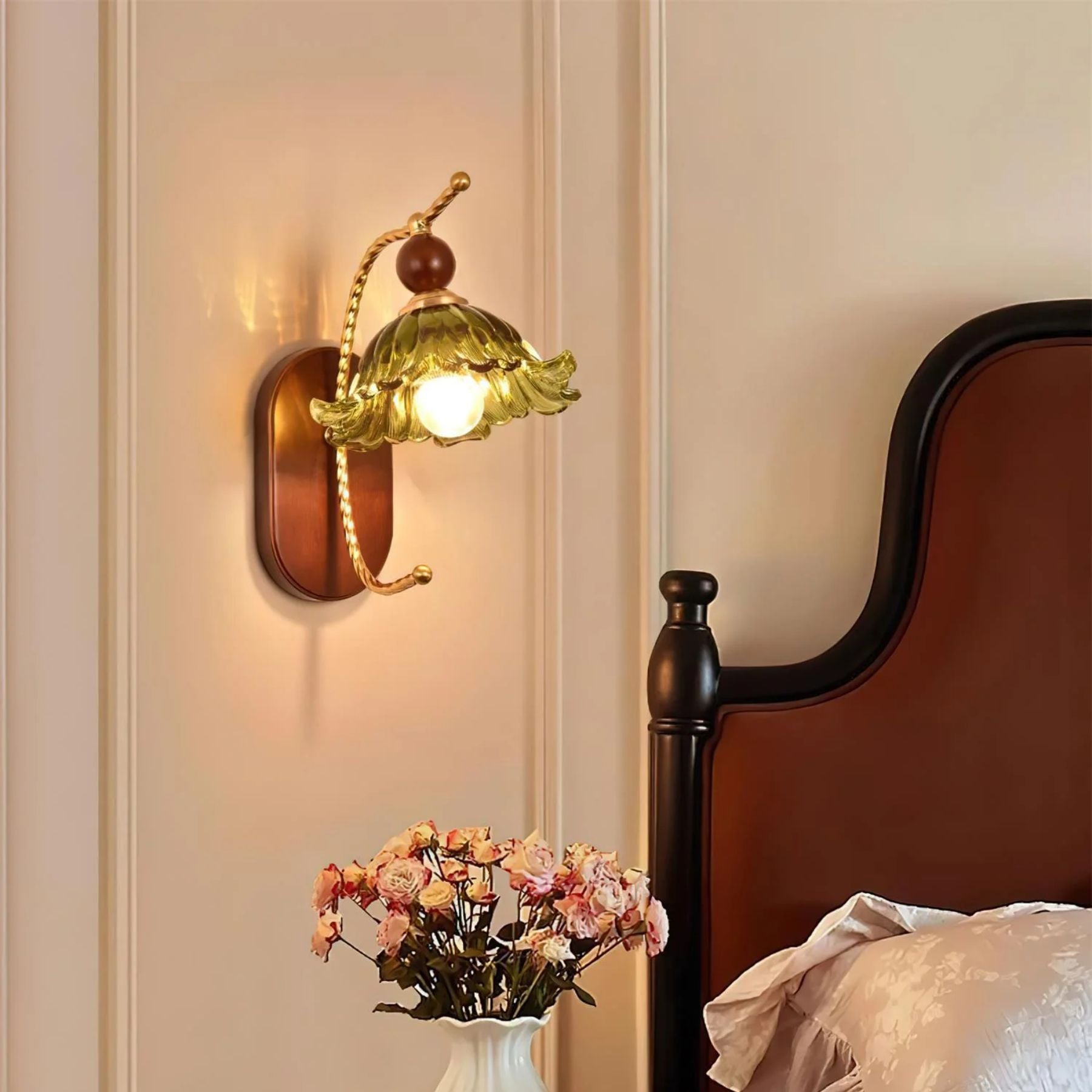 Lampada da parete ad arco Vluro