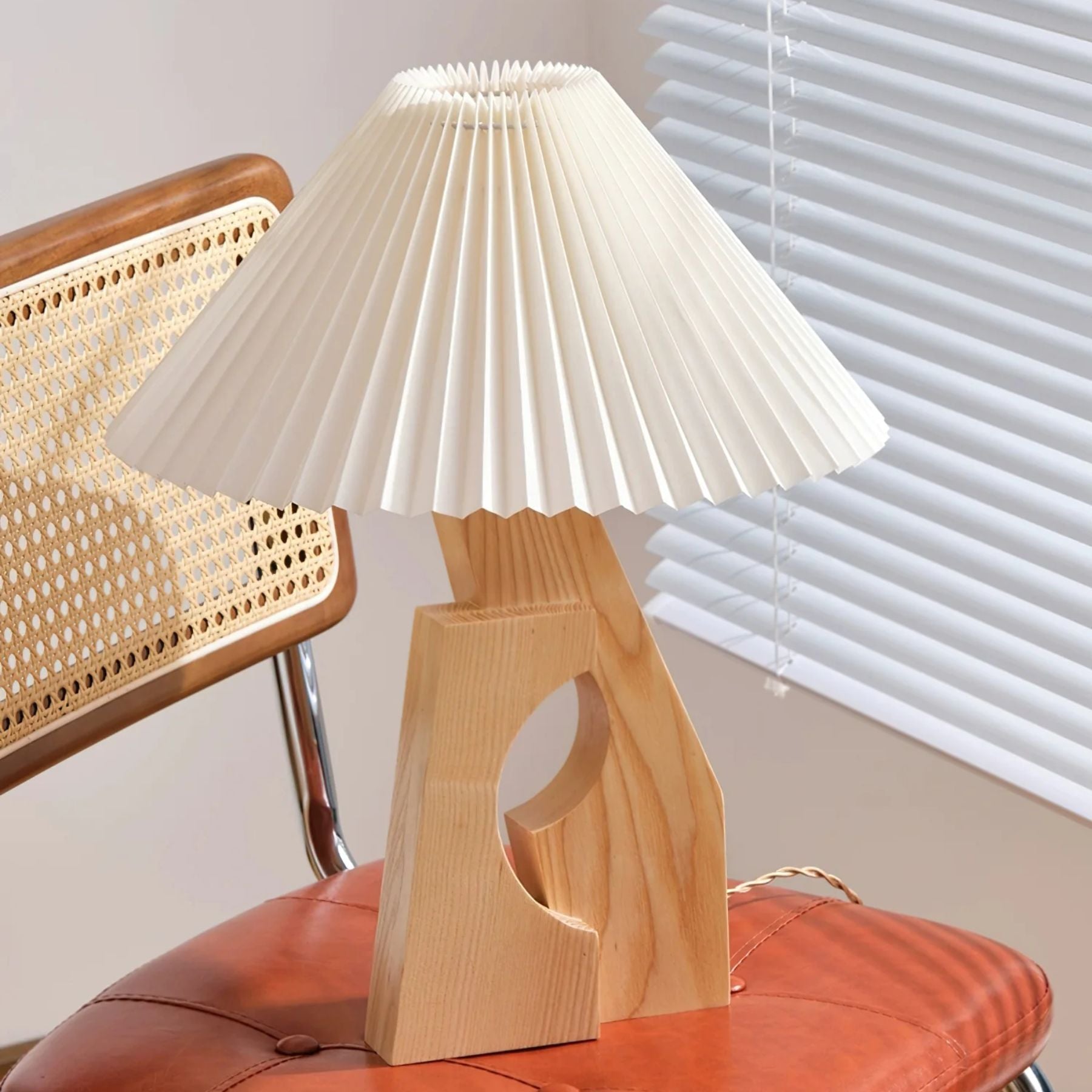 Lampada da tavolo Zelayn scanalata