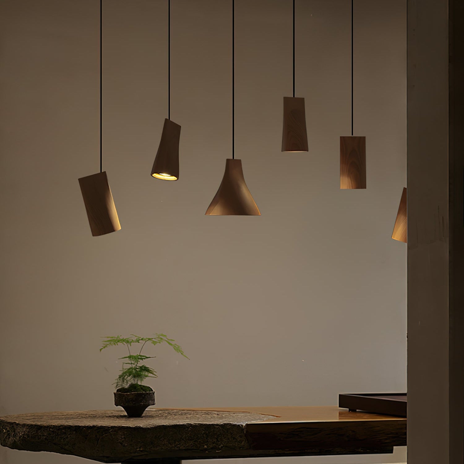 Lampada a sospensione in legno Dellse