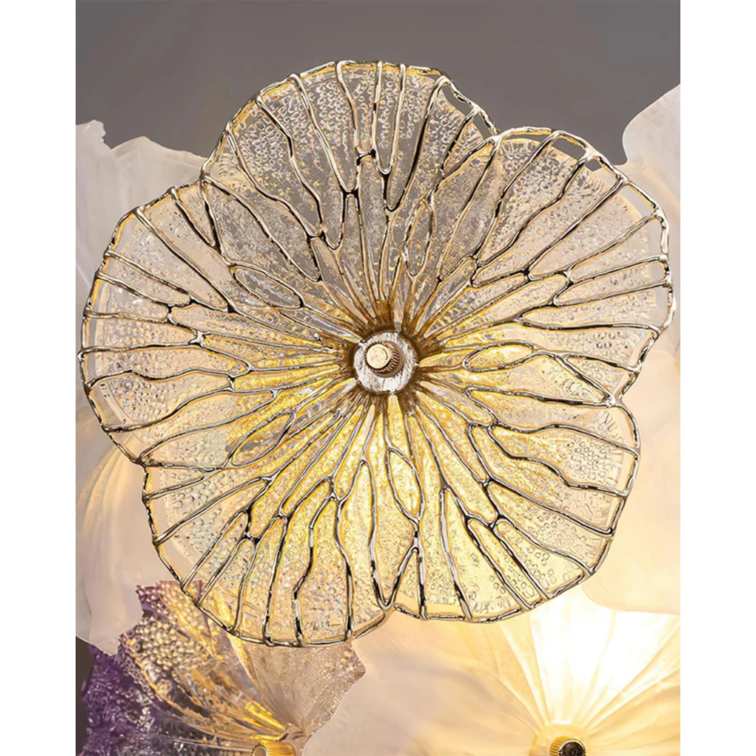 Lampada a stelo con fiore Leyza