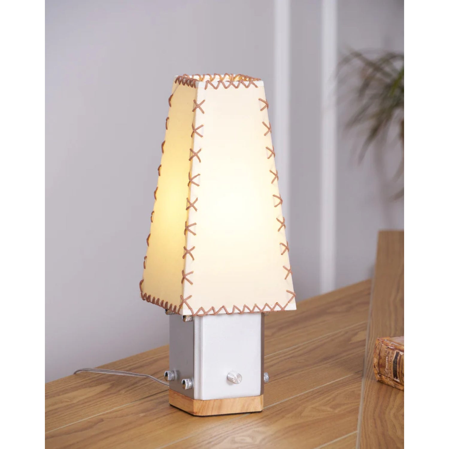 Lampada da tavolo Elestea