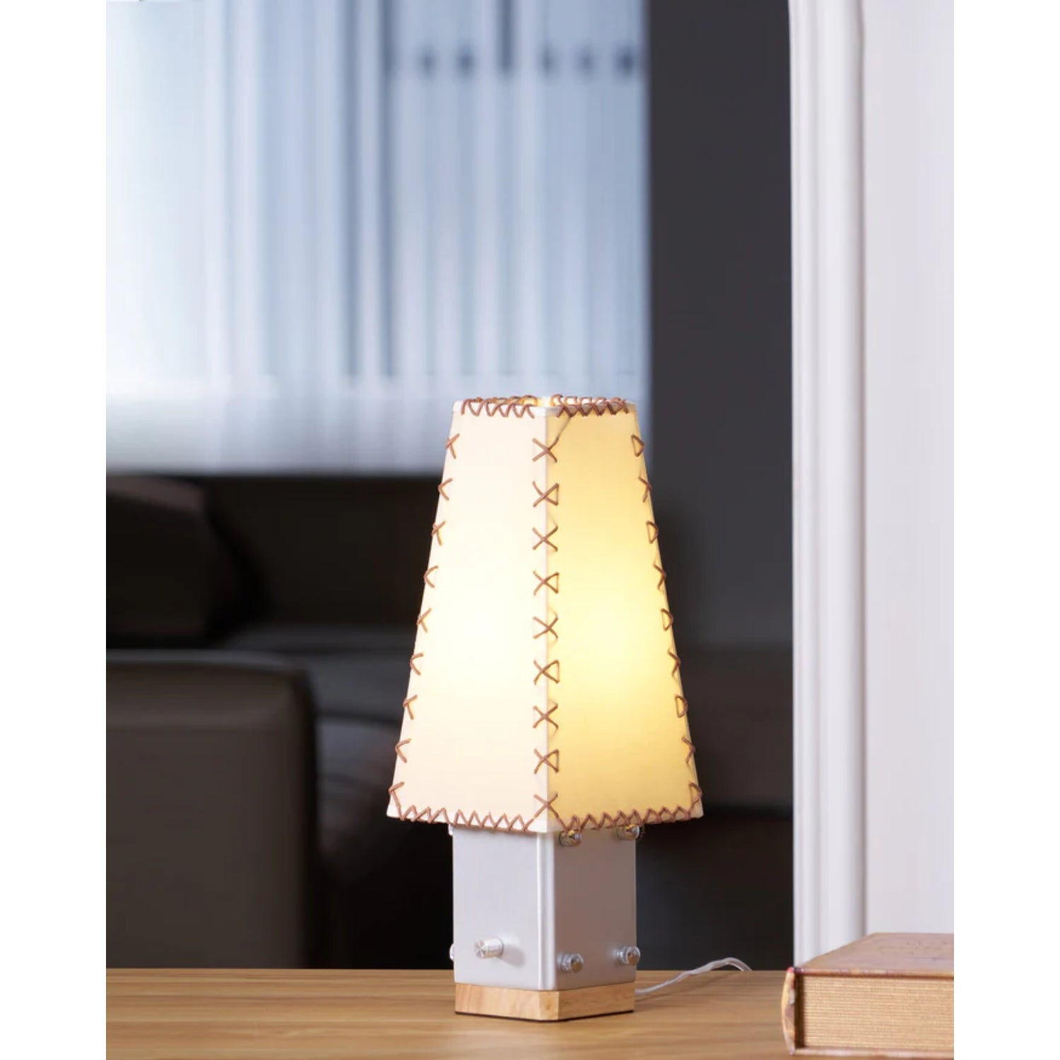 Lampada da tavolo Elestea