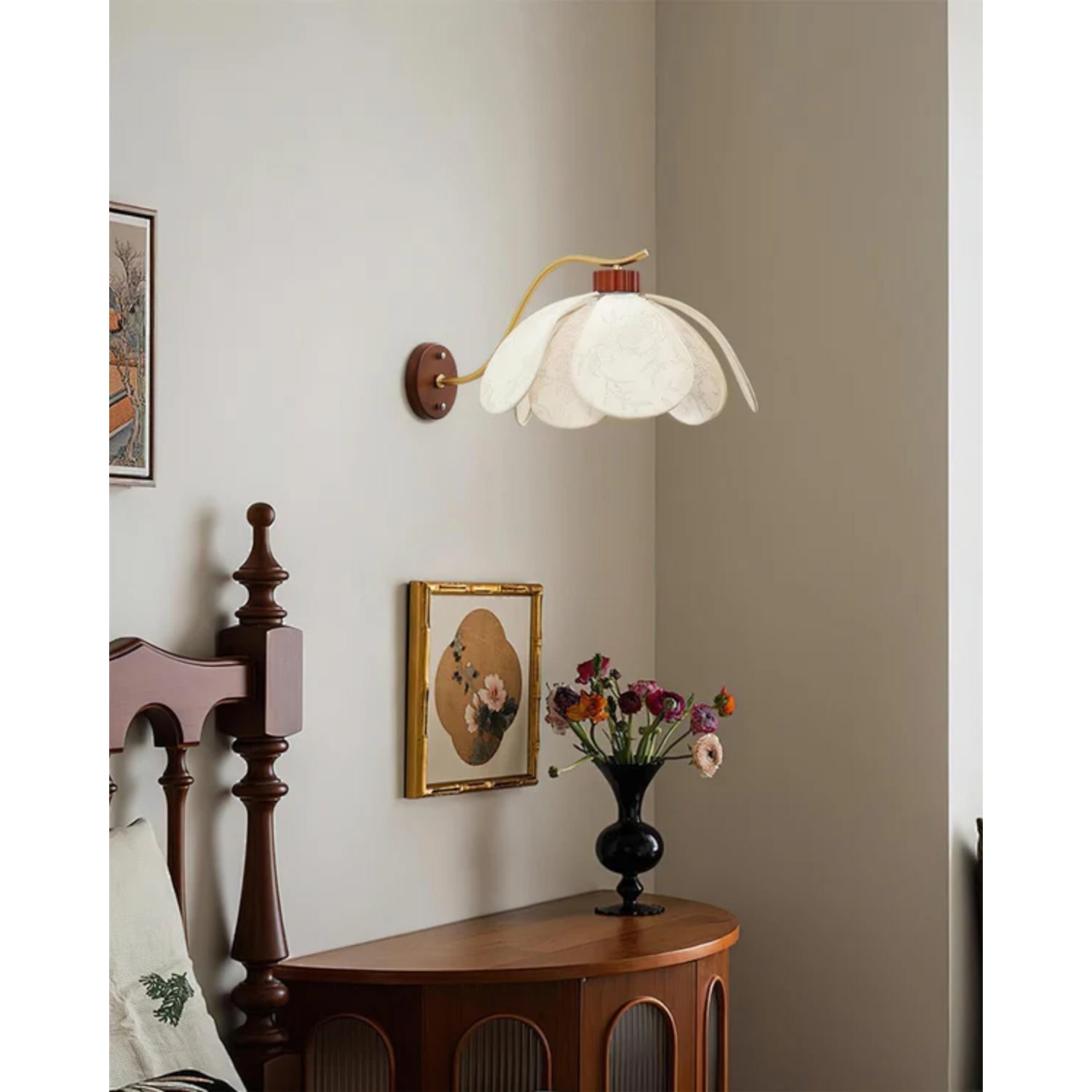 Lampada da parete a fiore Dolenna