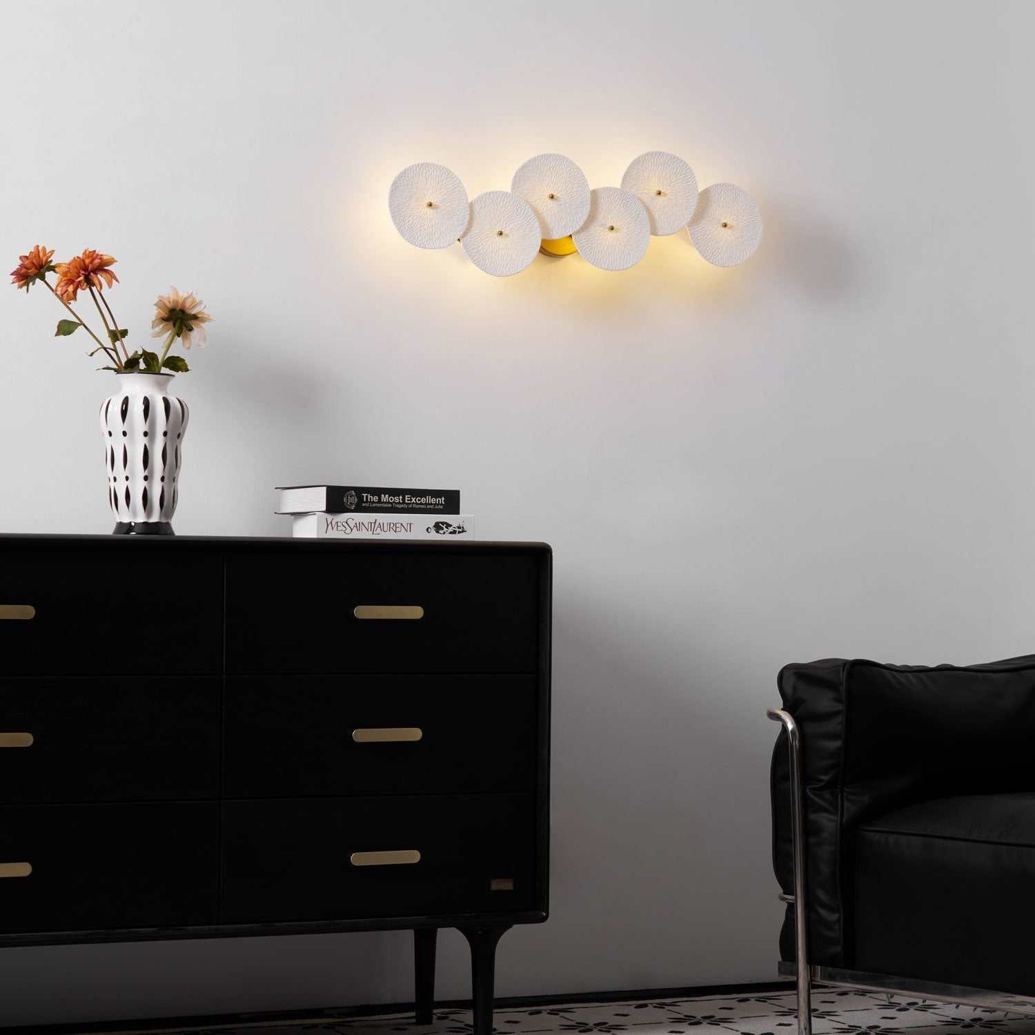 Lys Lotus Wandlamp