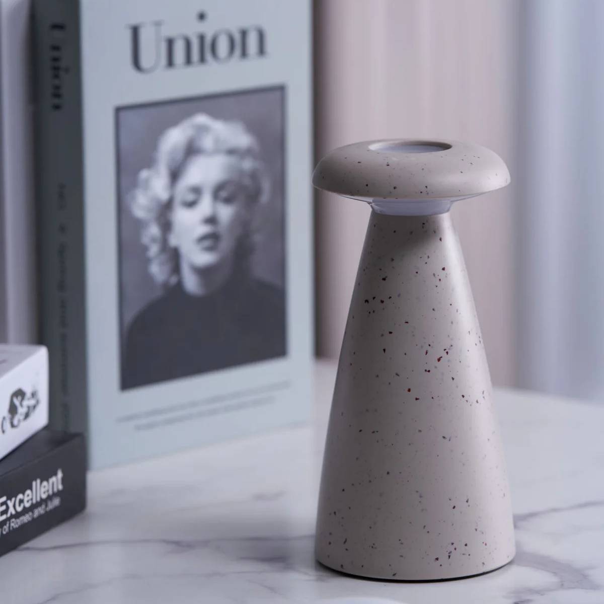 Lampada da tavolo Nelisco