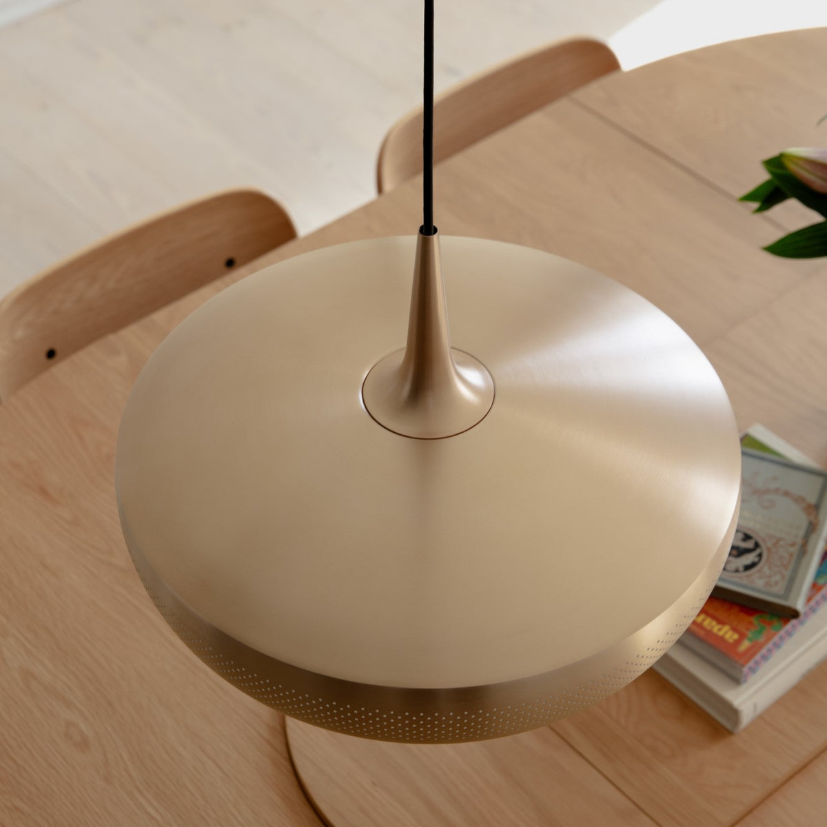 Zamira Hanglamp