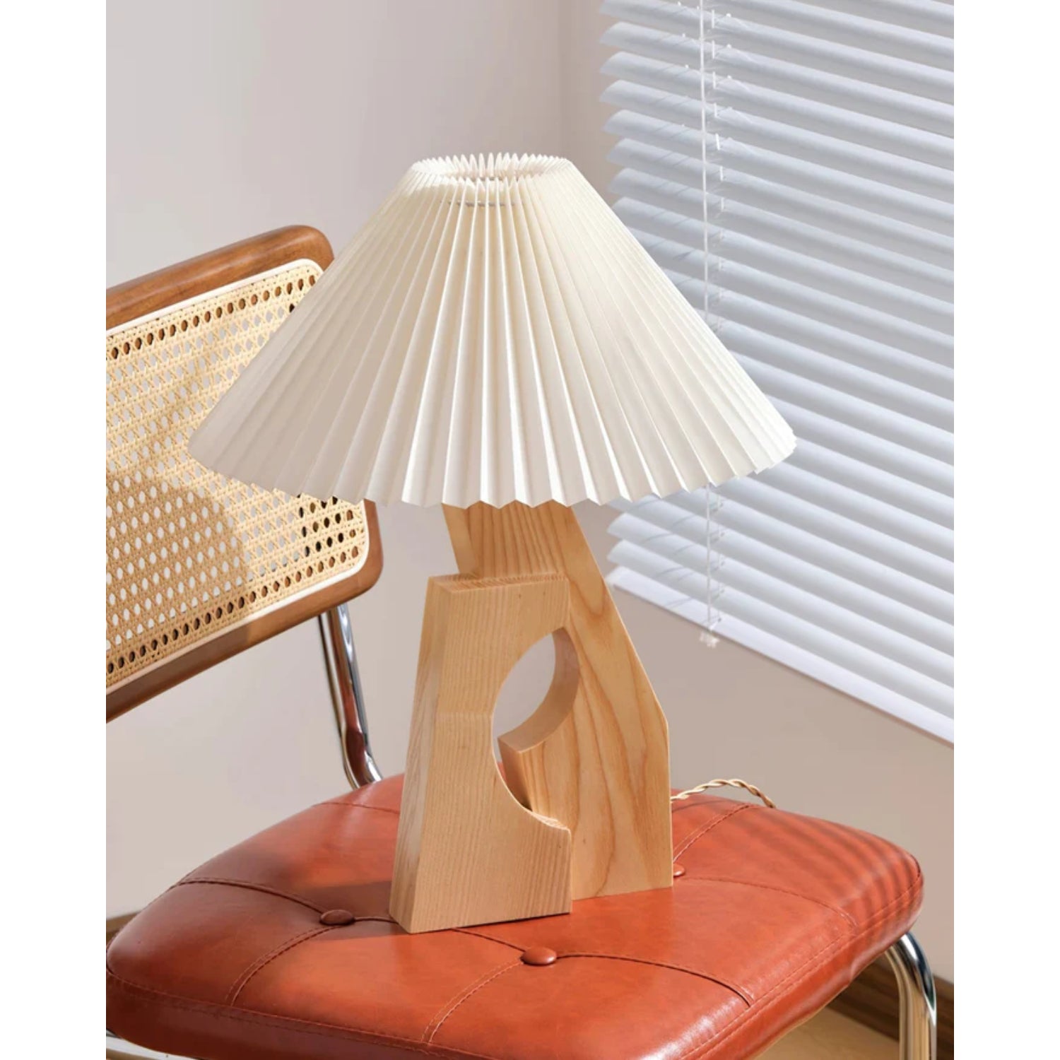 Lampada da tavolo Zelayn scanalata